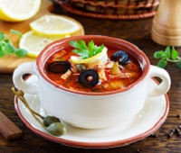 Солянка (суп) с колбасой и солеными огурцами - 6 самых простых и очень вкусных рецептов