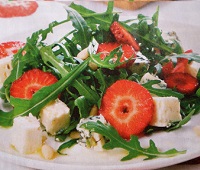 Летние и легкие салаты с клубникой - 10 самых простых и очень вкусных рецептов приготовления